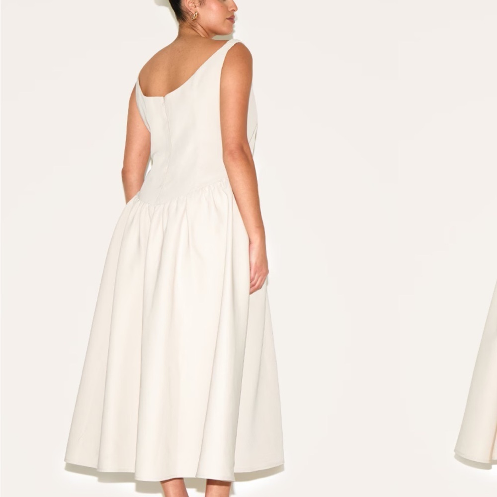 Pretty Little Thing PLUS CREAM WOVEN DIPPED BARDOT RUCHED MIDAXI DRESS - Picture 2 of 5